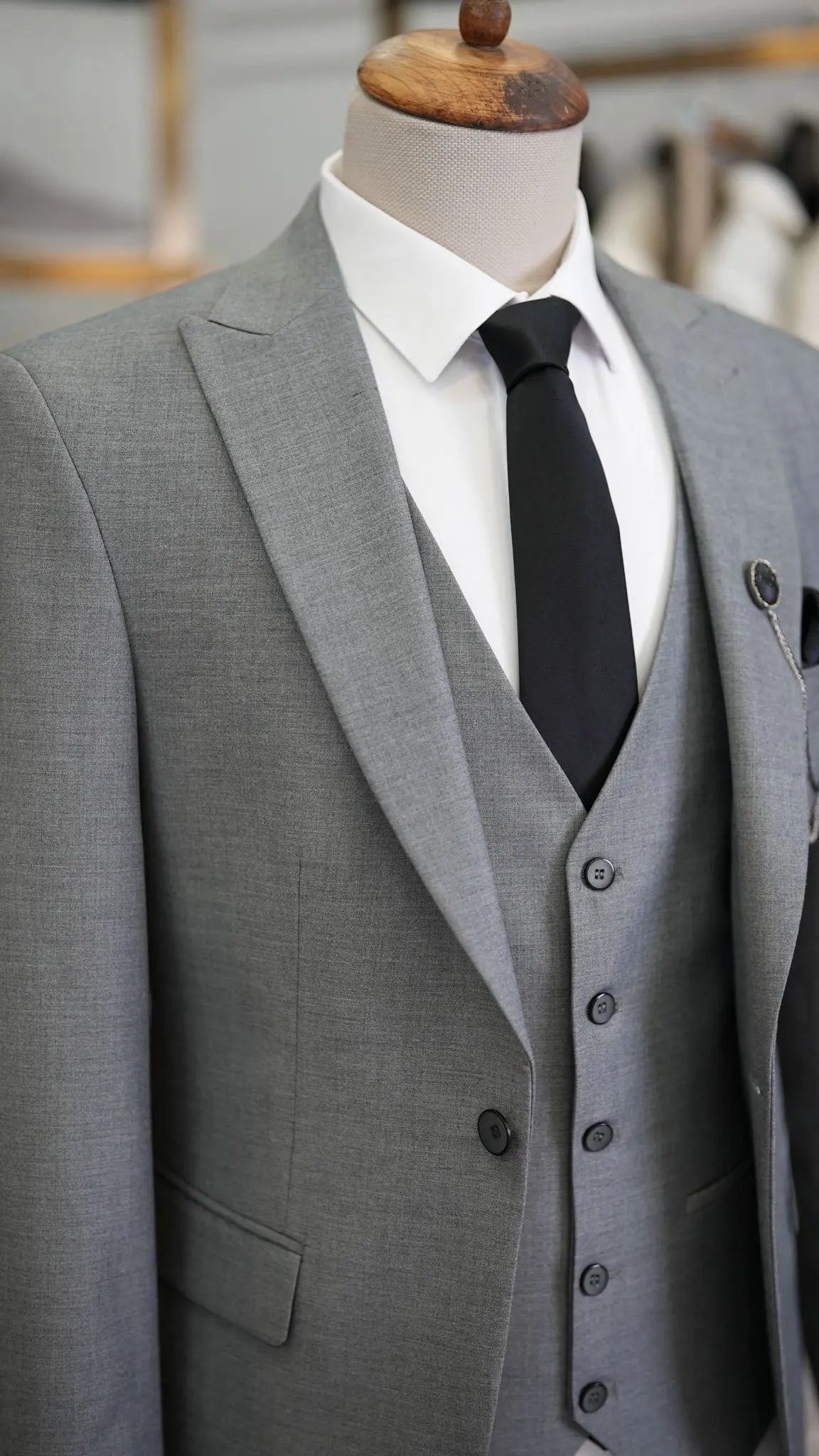 Paul Gray Slim Fit 3 Piece Peak Lapel Suit - Versatile Elegance for Every Occasion brabion