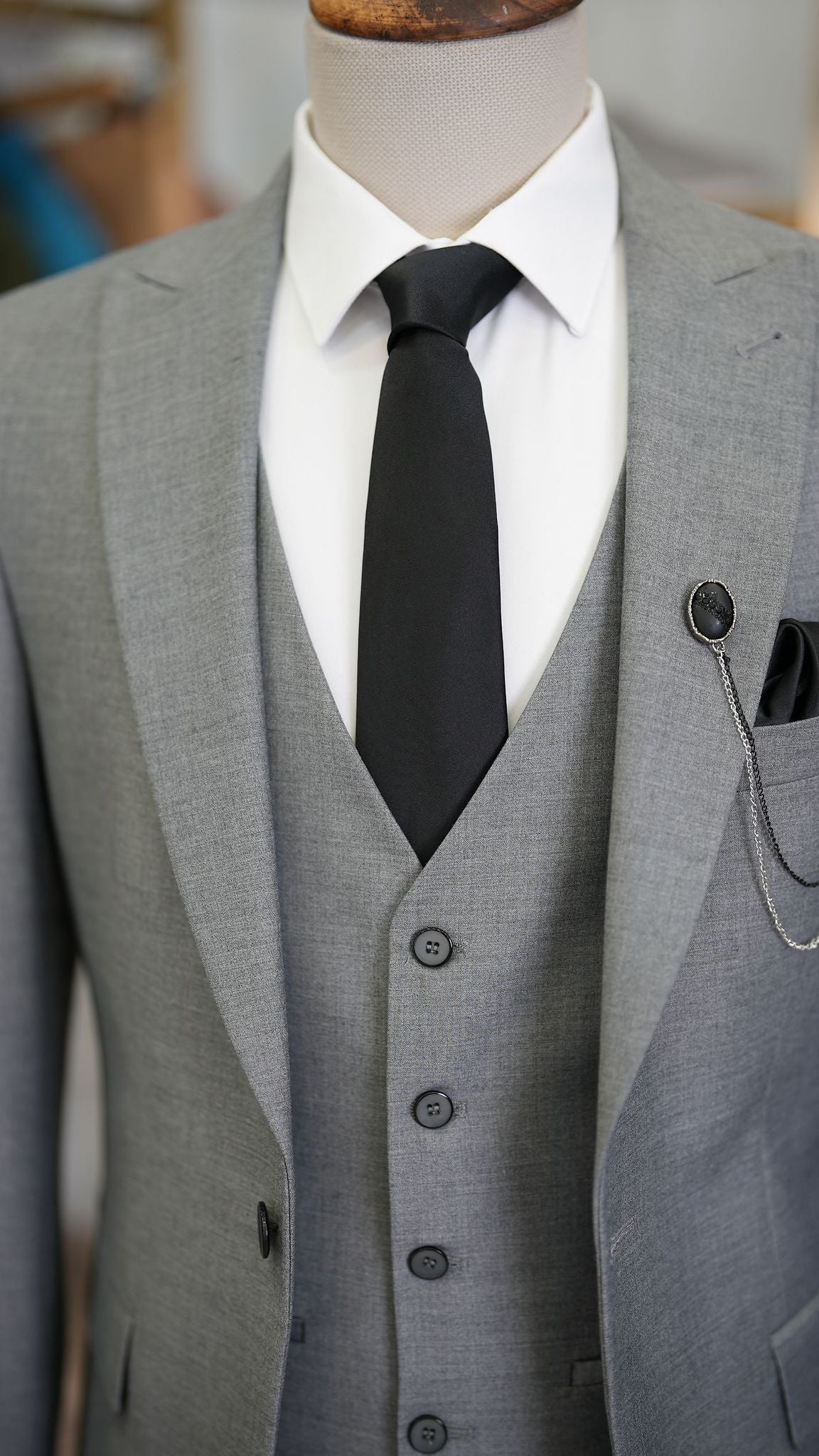 Paul Gray Slim Fit 3 Piece Peak Lapel Suit - Versatile Elegance for Every Occasion