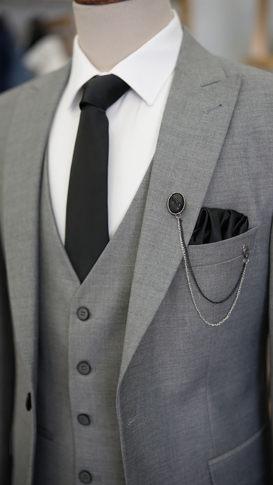 Paul Gray Slim Fit 3 Piece Peak Lapel Suit - Versatile Elegance for Every Occasion