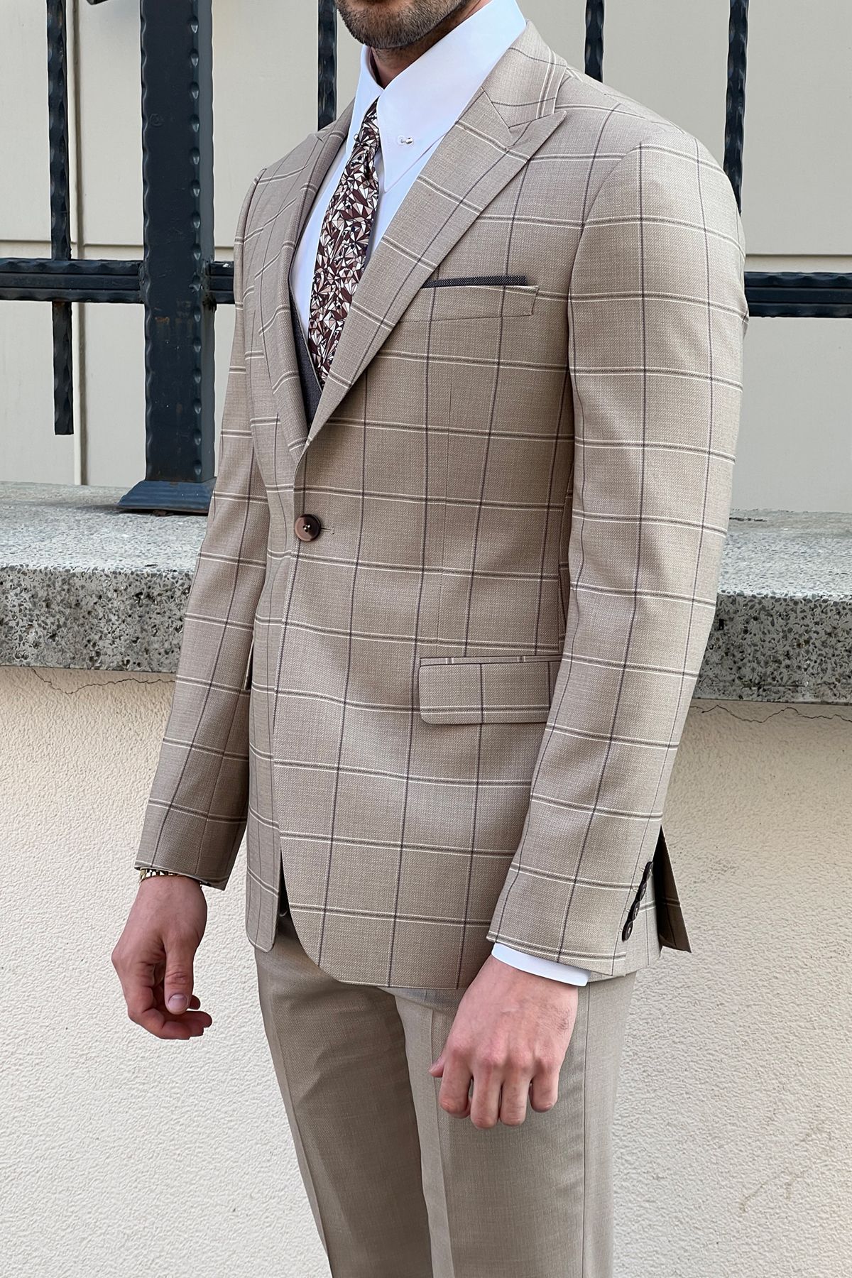 Daniel Patterned Beige Wool Suit - Slim-Fit 3-Piece Elegance