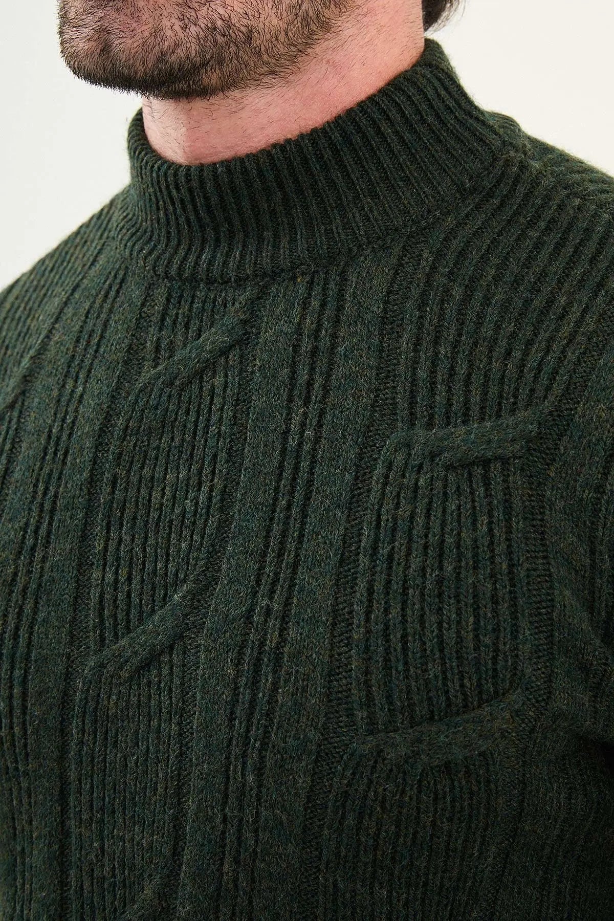 Green Cable-Knit High Neck Sweater - BRABION