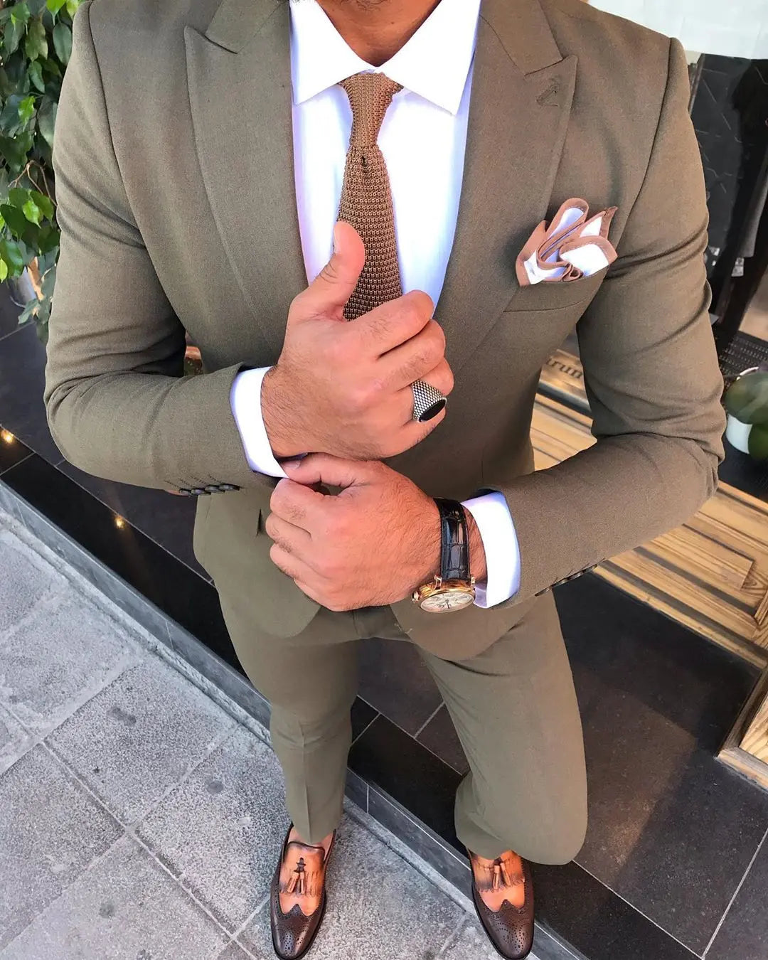 Austin Khaki Slim-Fit Suit - Elegant Three-Piece for Every Occasion brabion