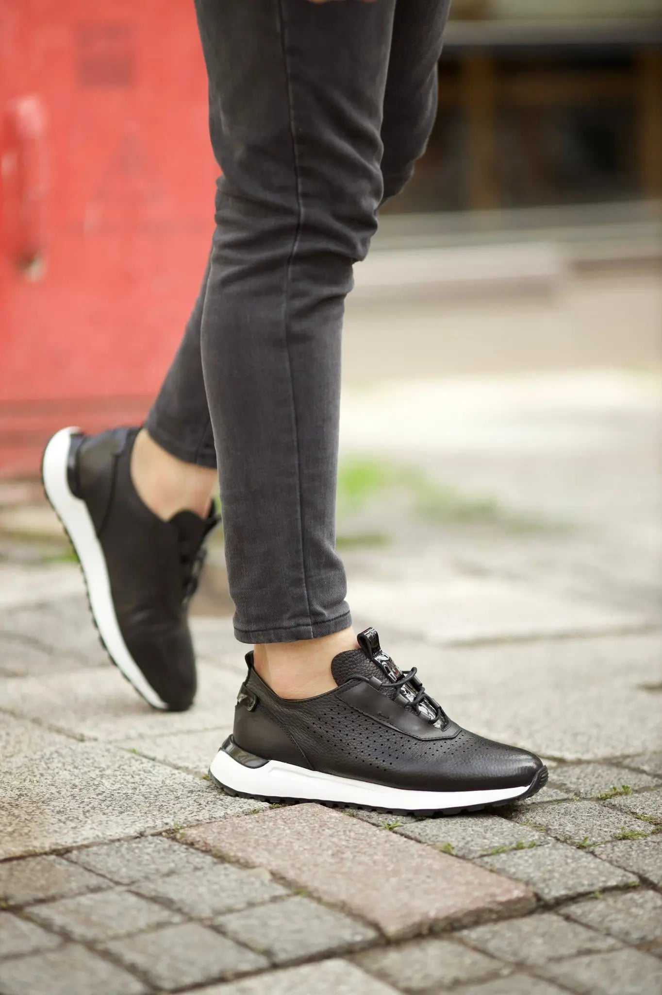 Romeo Eva Sole Black Sneakers - Elegance Meets Comfort - BRABION