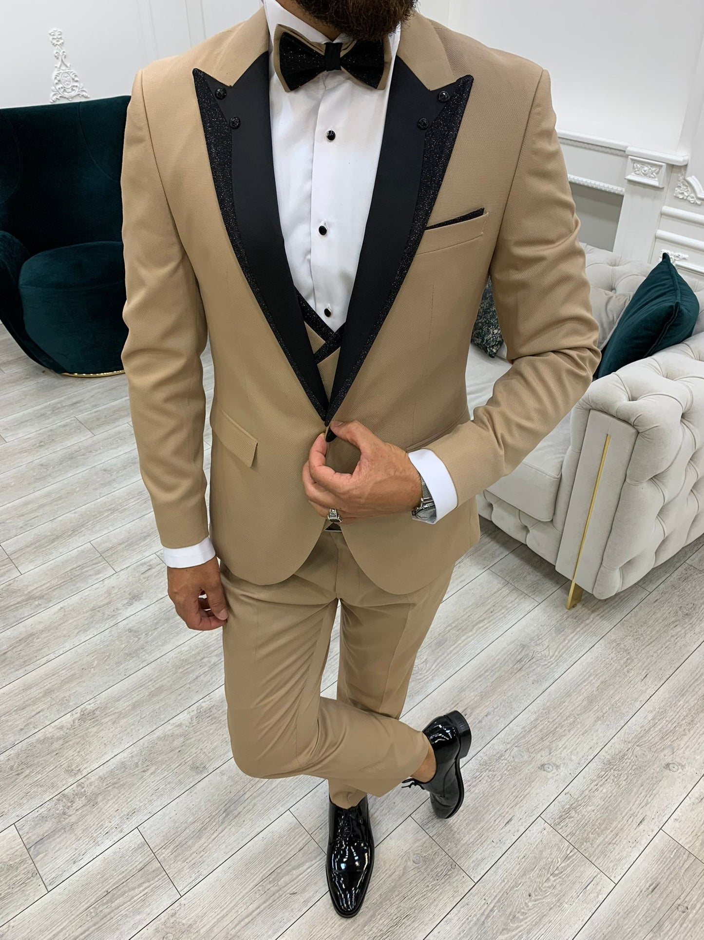 Lazio Golden Slim Fit Peak Lapel Tuxedo for Distinct Elegance