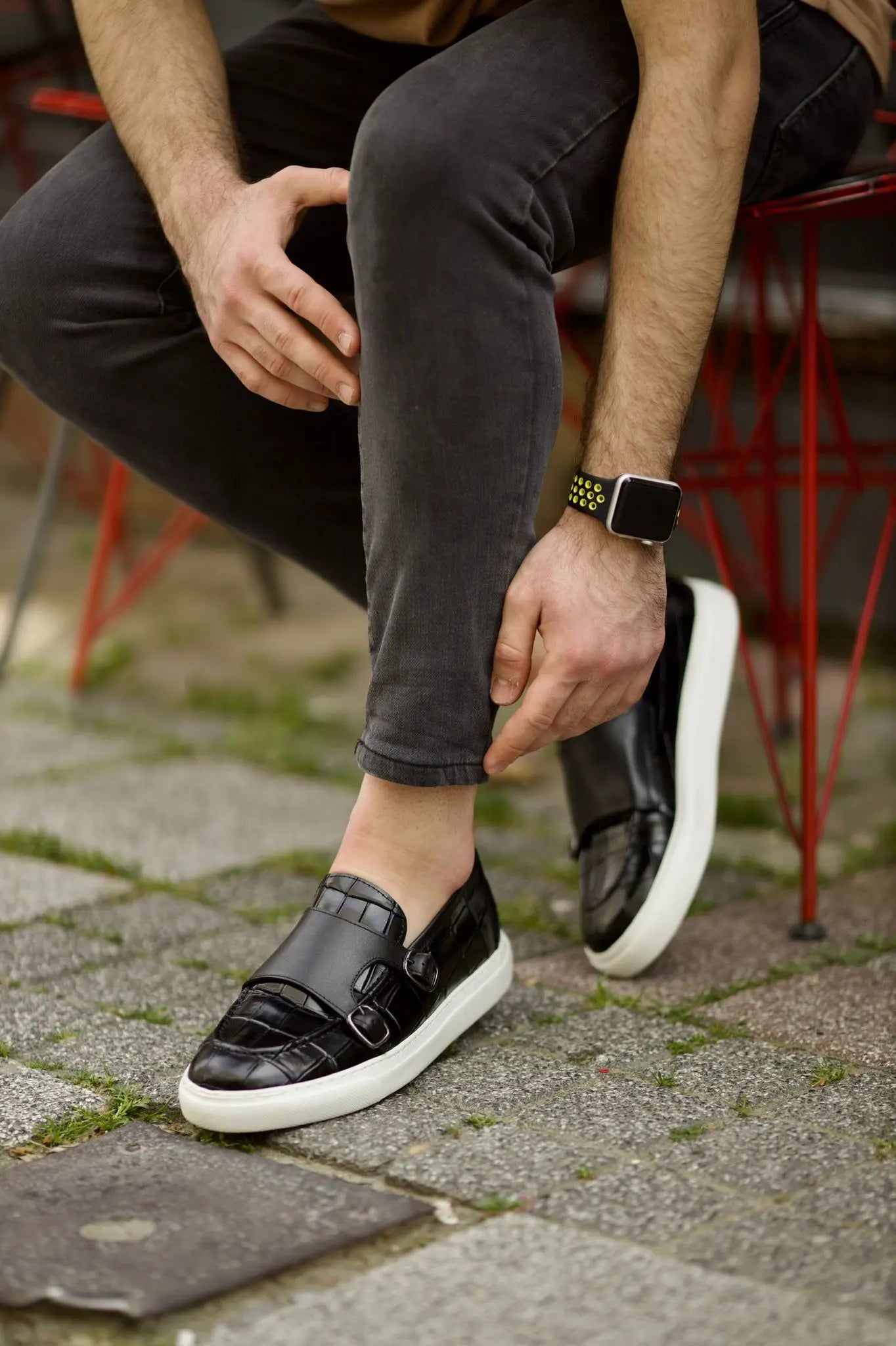 Romeo Pool Buckle Crocodile Pattern Black Loafers - BRABION