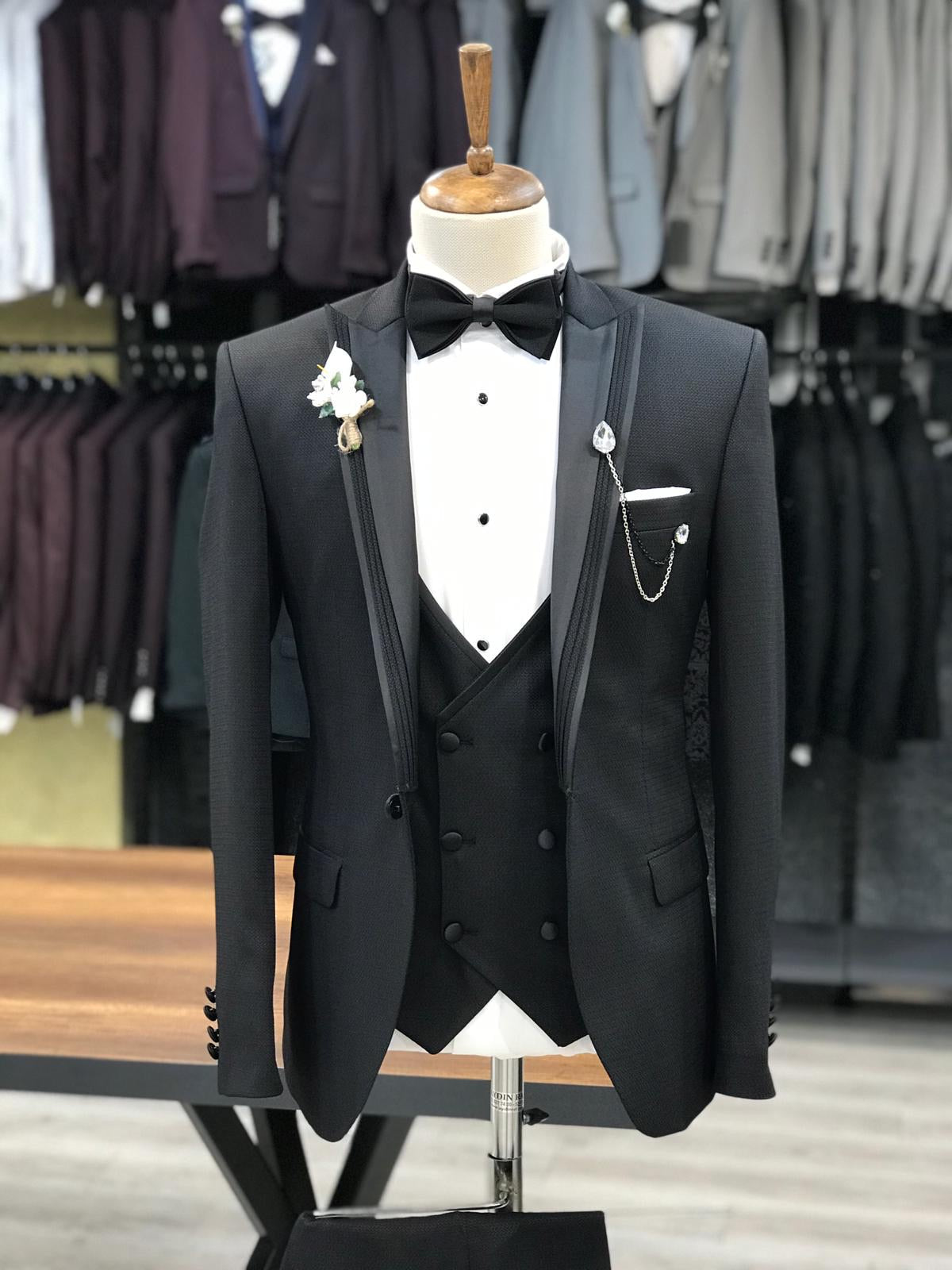 Edmond Black Slim Fit Peak Lapel Tuxedo: Luxury Redefined