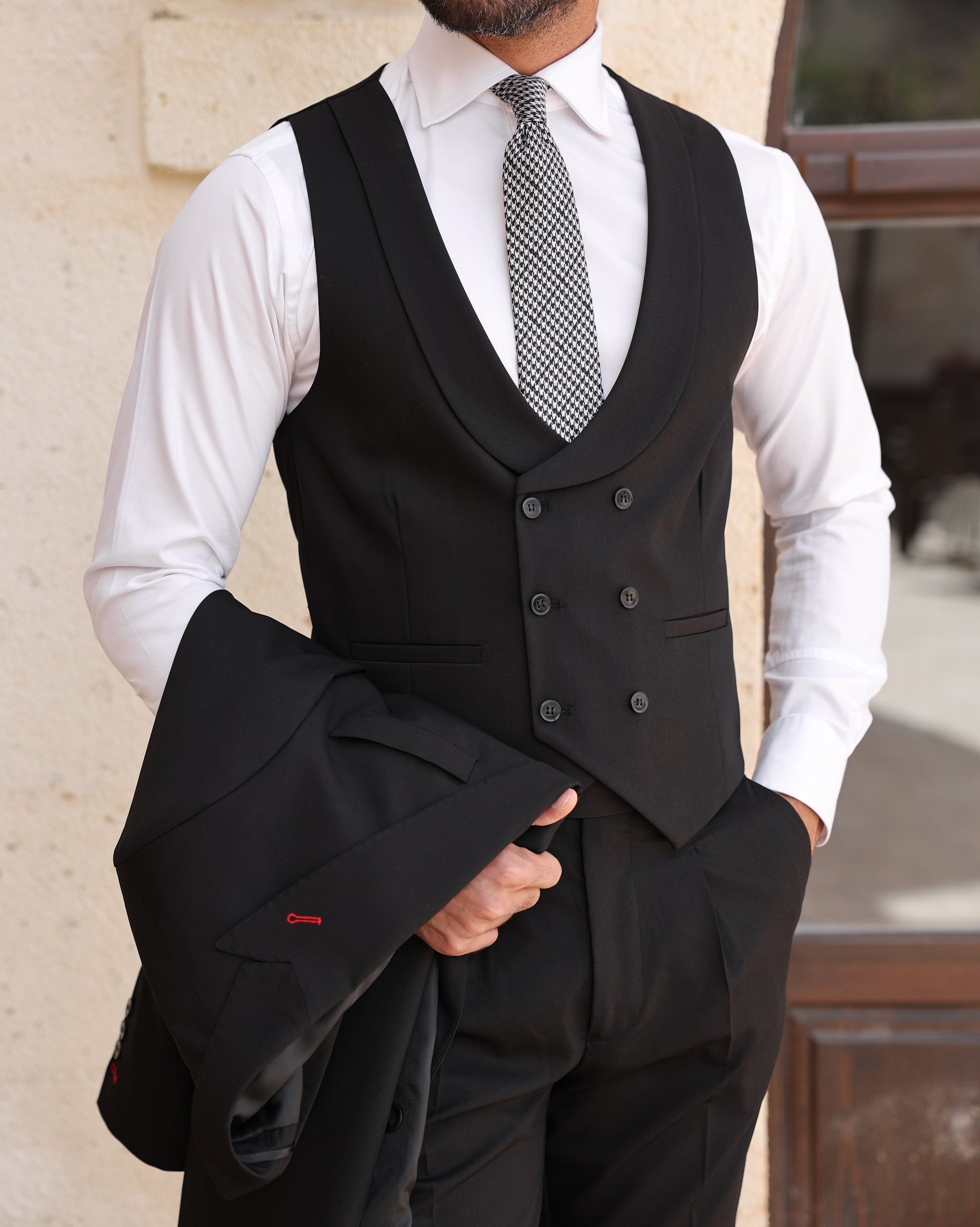 Black Modern-Fit Suit 3-Piece VIOSSI