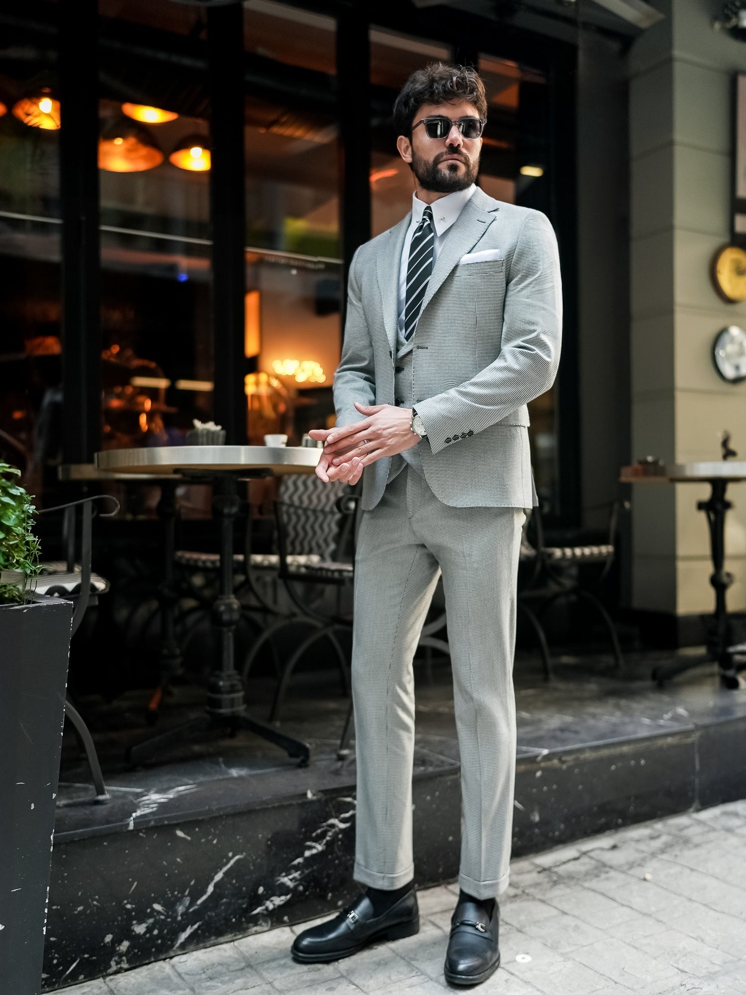 White Houndstooth Slim-Fit Suit 3-Piece VIOSSI