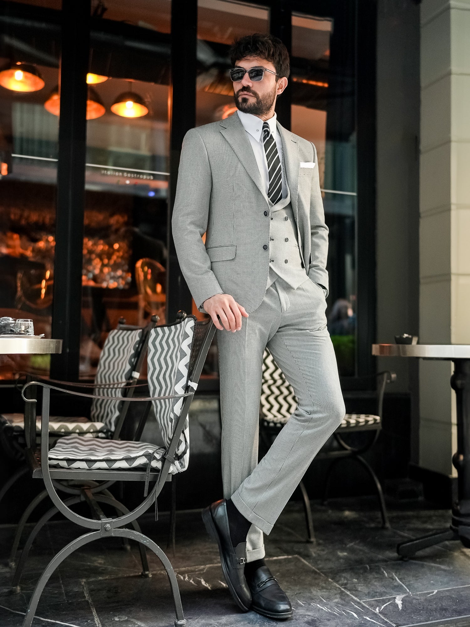 White Houndstooth Slim-Fit Suit 3-Piece VIOSSI