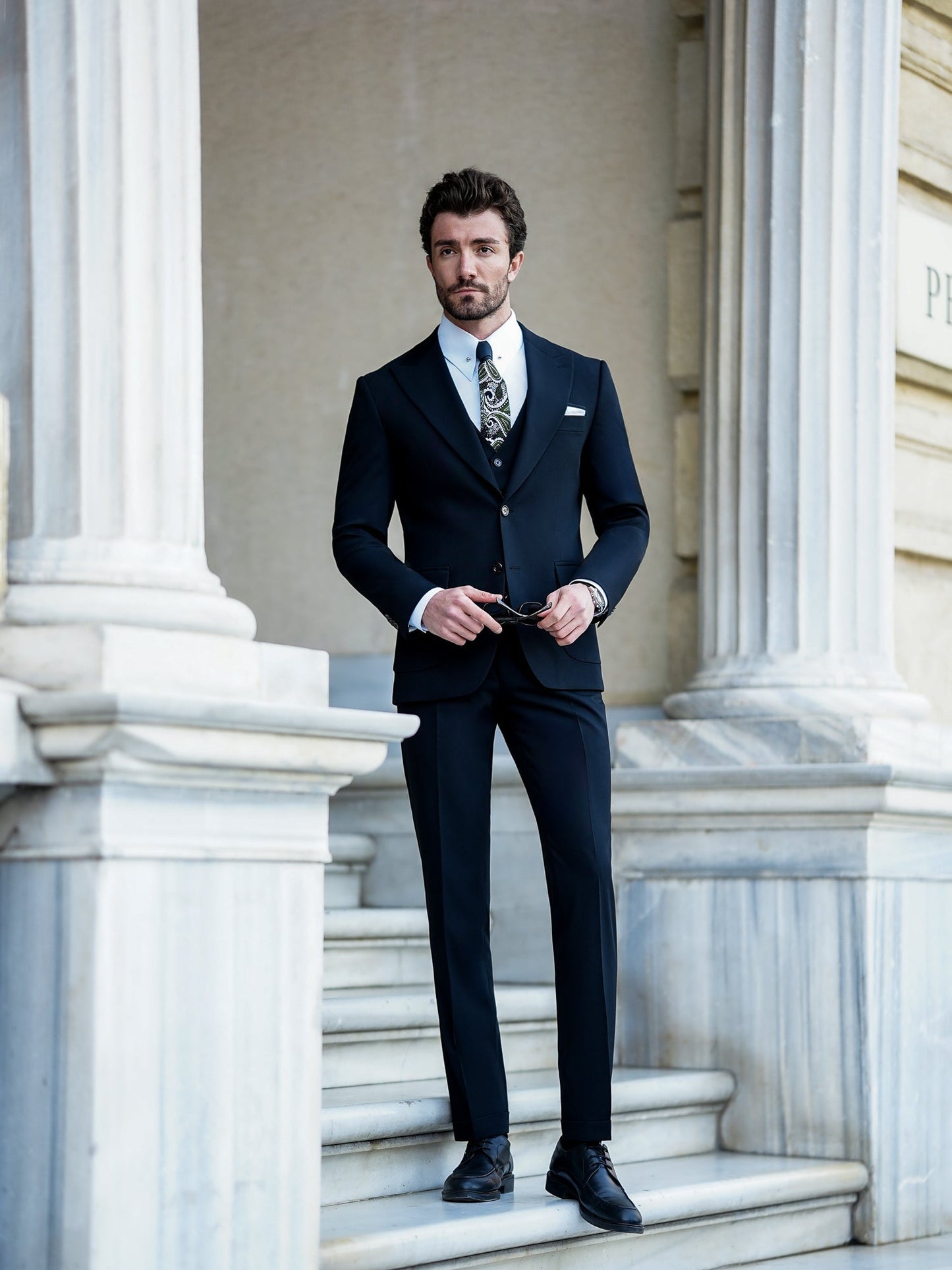 Black Slim-Fit Suit 3-Piece VIOSSI