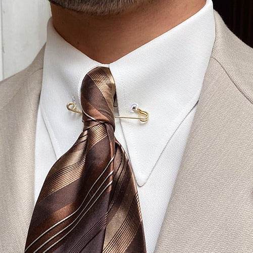 Point Collar Shirt with Pin