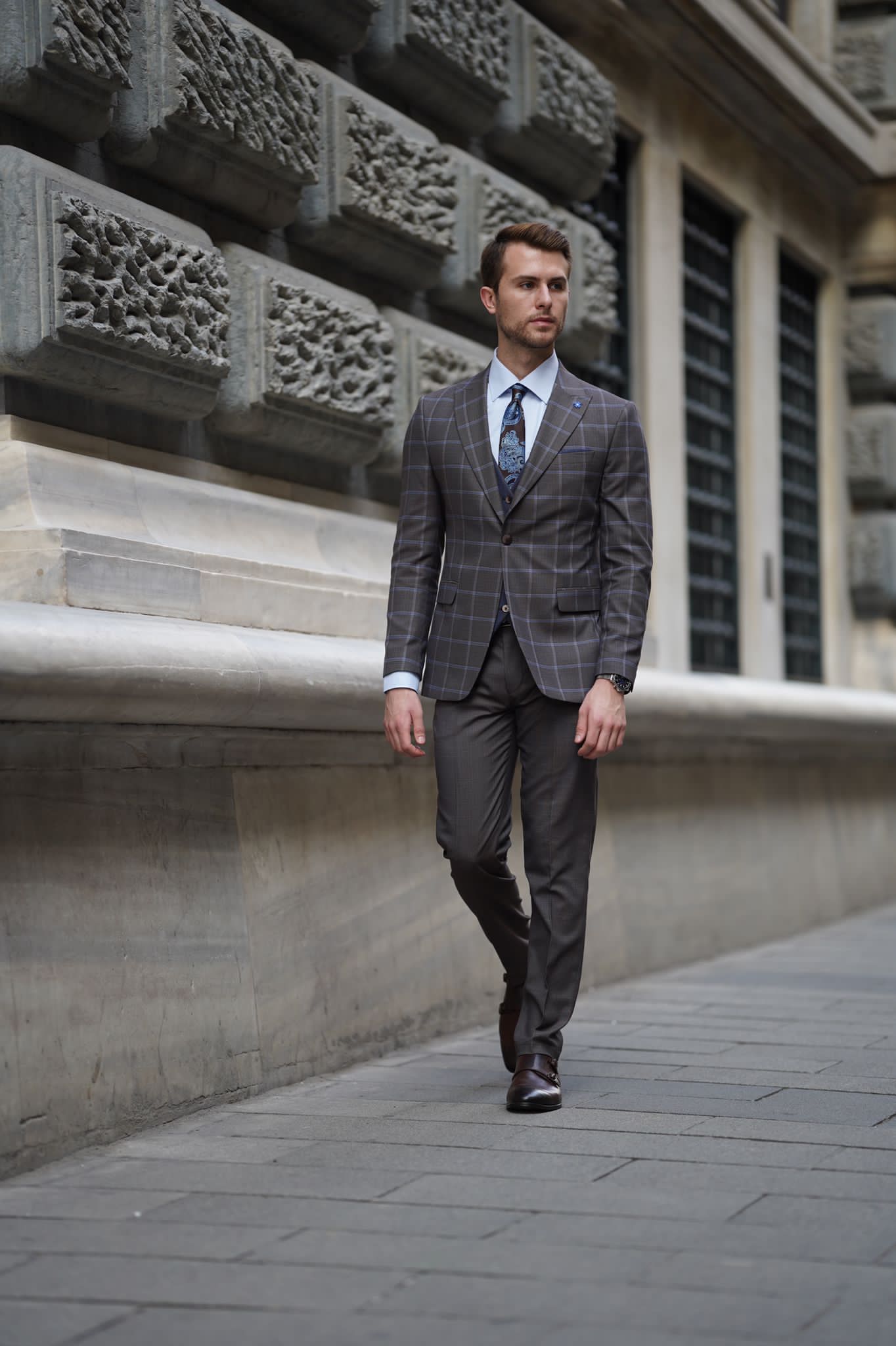 Daniel Plaid Brown Wool Suit - Elegant Three-Piece Slim-Fit Suit for Men