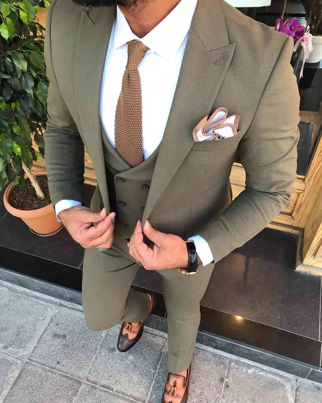 Austin Khaki Slim-Fit Suit - Elegant Three-Piece for Every Occasion brabion