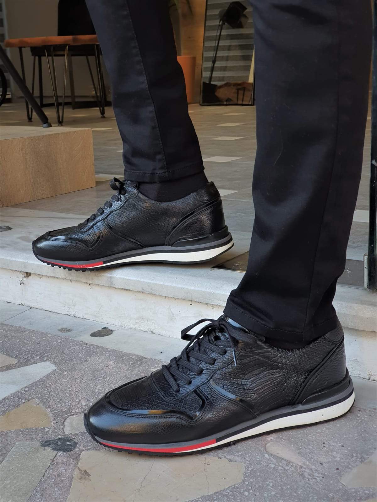 Elko Black Low-Top Sneakers – Elegant Comfort for Every Occasion