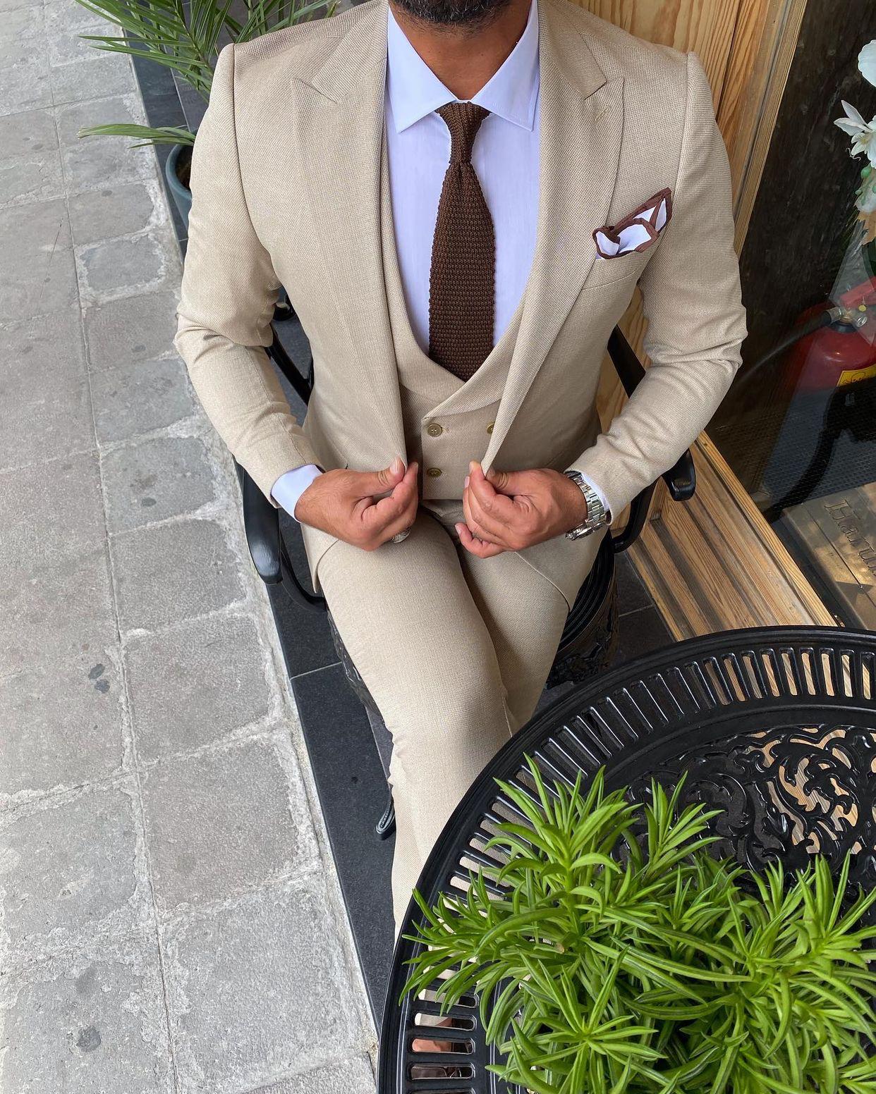 Bonomi Beige Slim-Fit Suit: The Ultimate Three-Piece Ensemble brabion