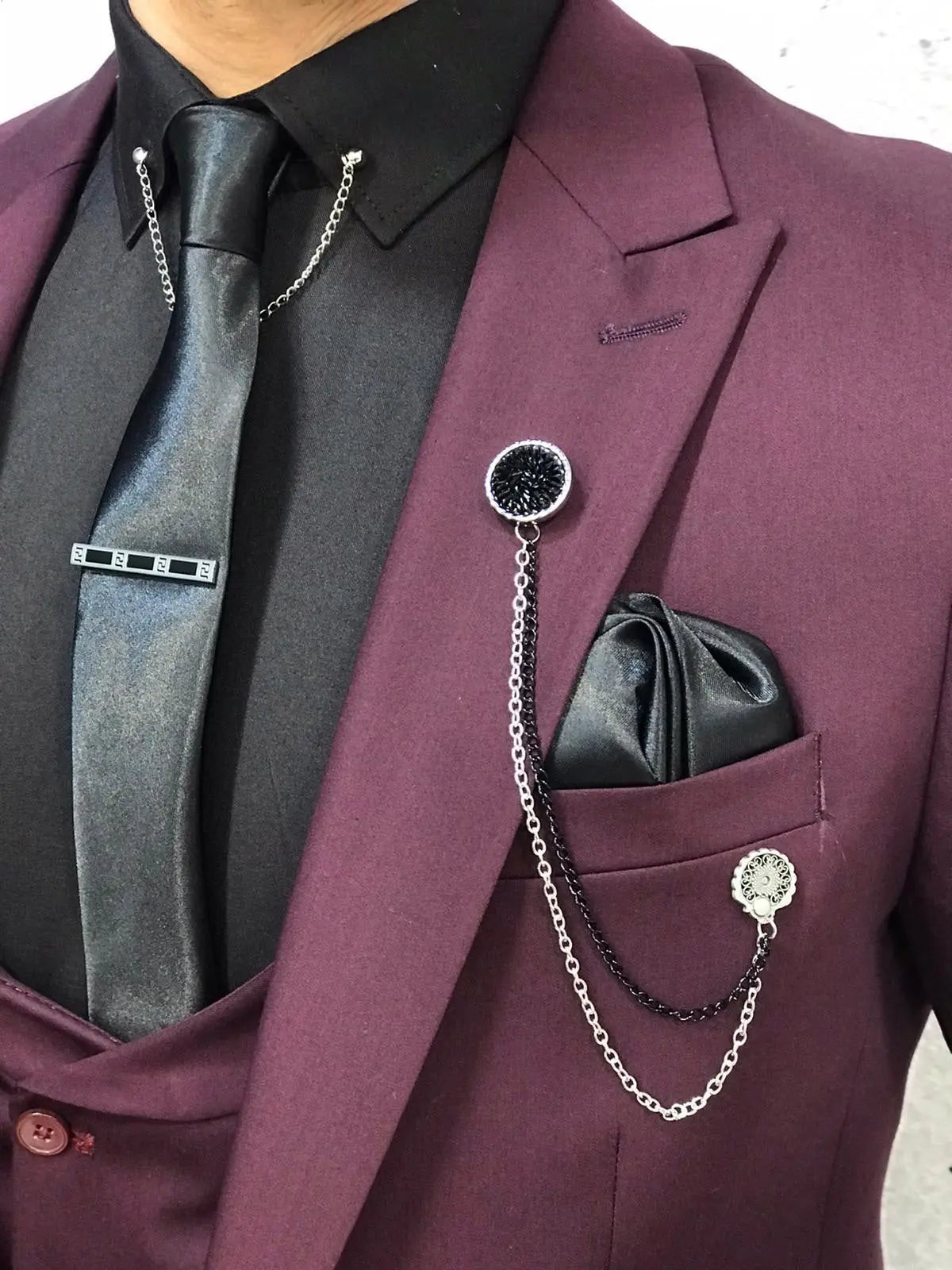 Wanker Burgundy Slim Fit Wool Suit: Elegance Redefined brabion