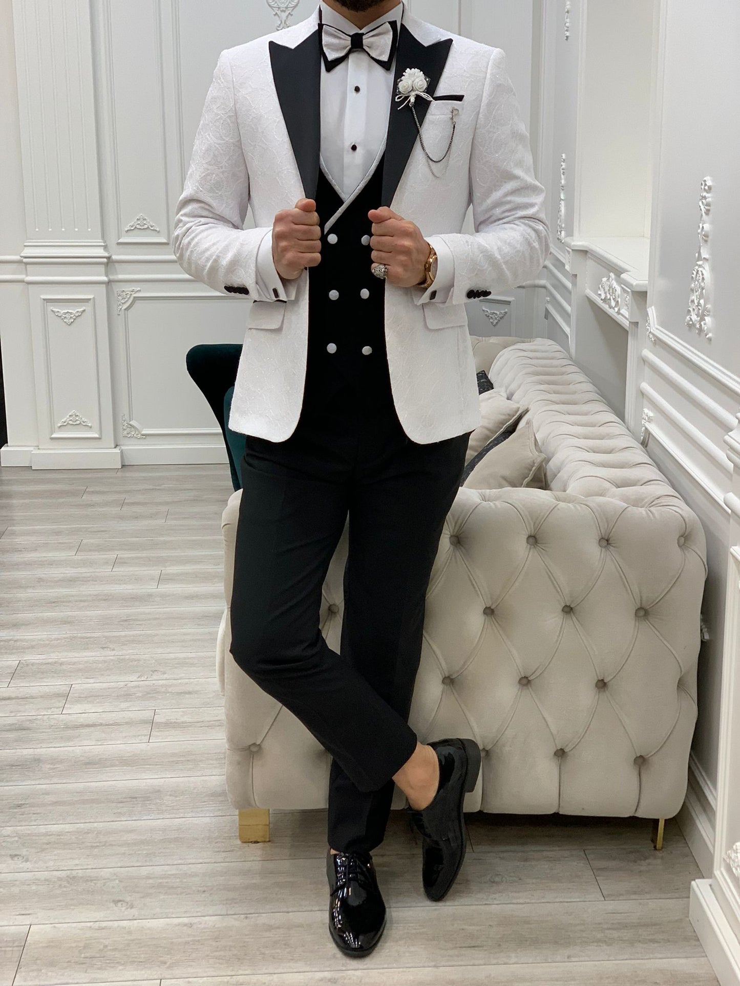 Caesar White Slim Fit Peak Lapel Floral Patterned Tuxedo