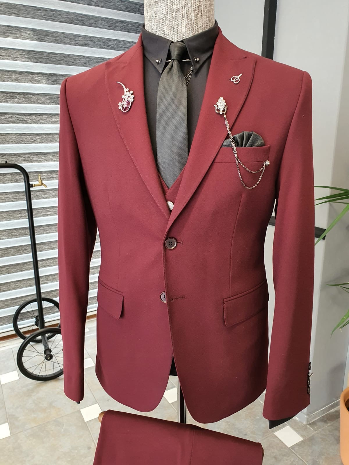 Napoli Red Slim Fit Suit – Elevate Your Wardrobe brabion