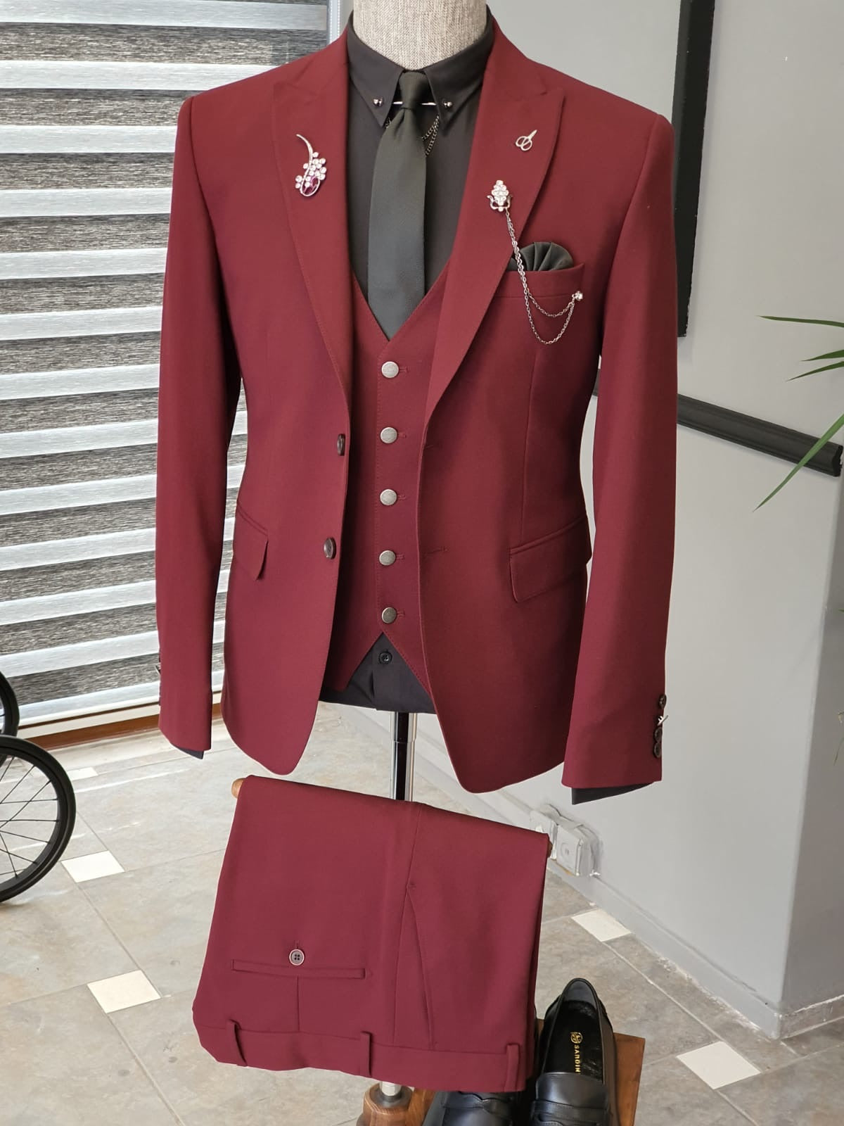 Napoli Red Slim Fit Suit – Elevate Your Wardrobe brabion